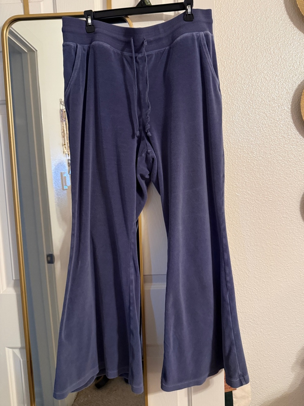aerie Women's Blue Velour Flare Joggers